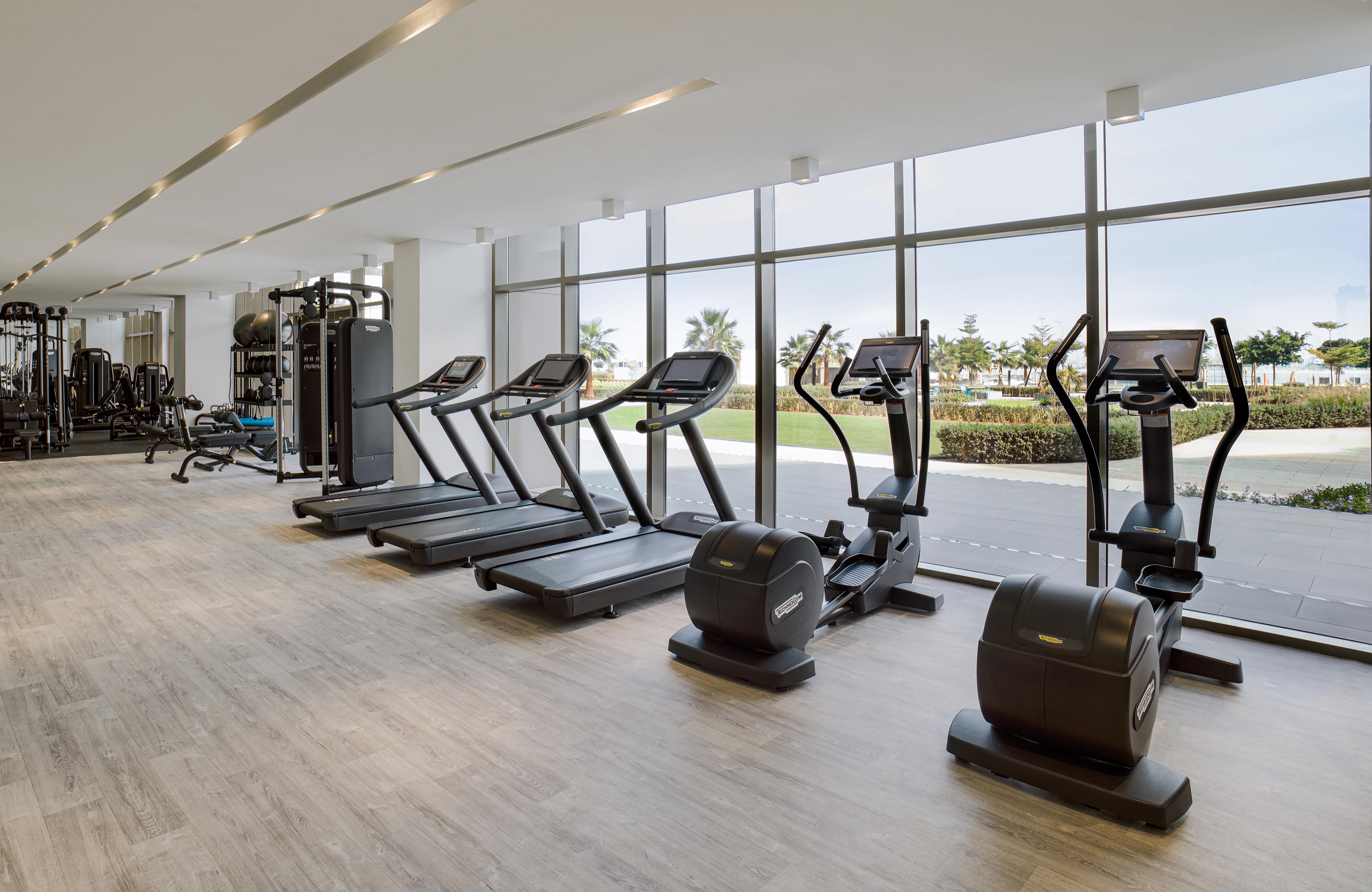 Th8 Palm Dubai Beach Resort, Vignette Collection By Ihg エクステリア 写真 A gym at the Jumeirah Beach Hotel