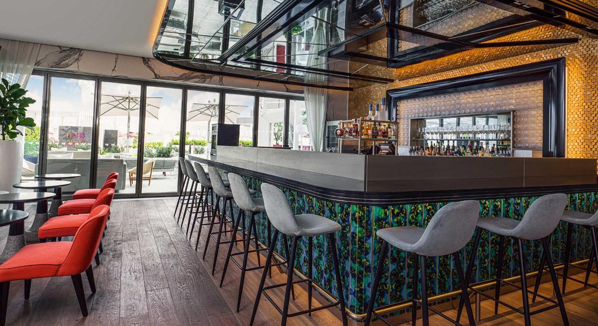 Th8 Palm Dubai Beach Resort, Vignette Collection By Ihg エクステリア 写真 The bar at the 12th floor