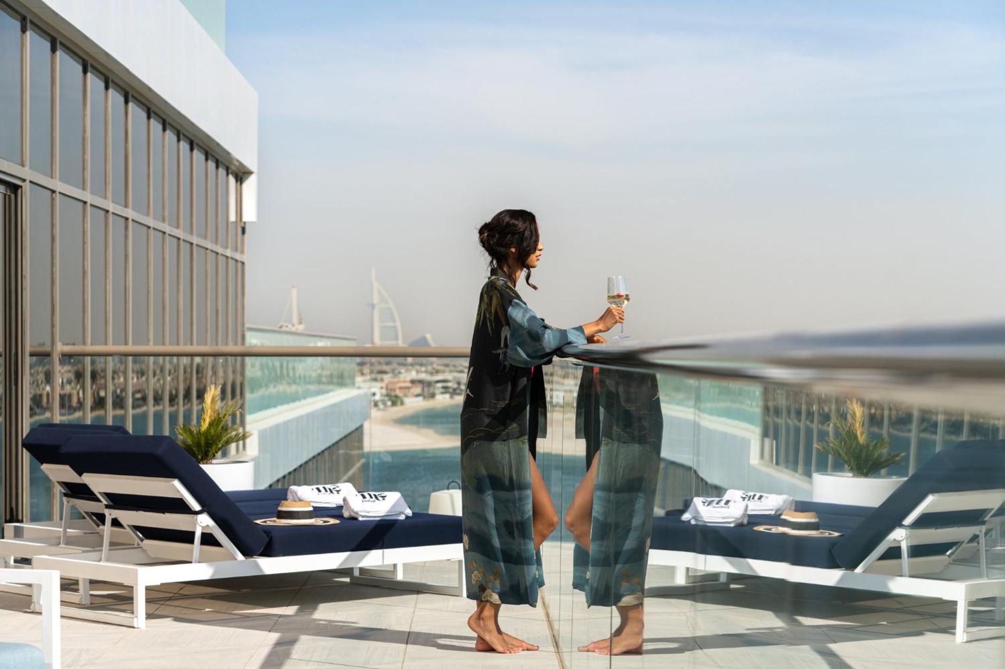 Th8 Palm Dubai Beach Resort, Vignette Collection By Ihg エクステリア 写真 The View at The Palm