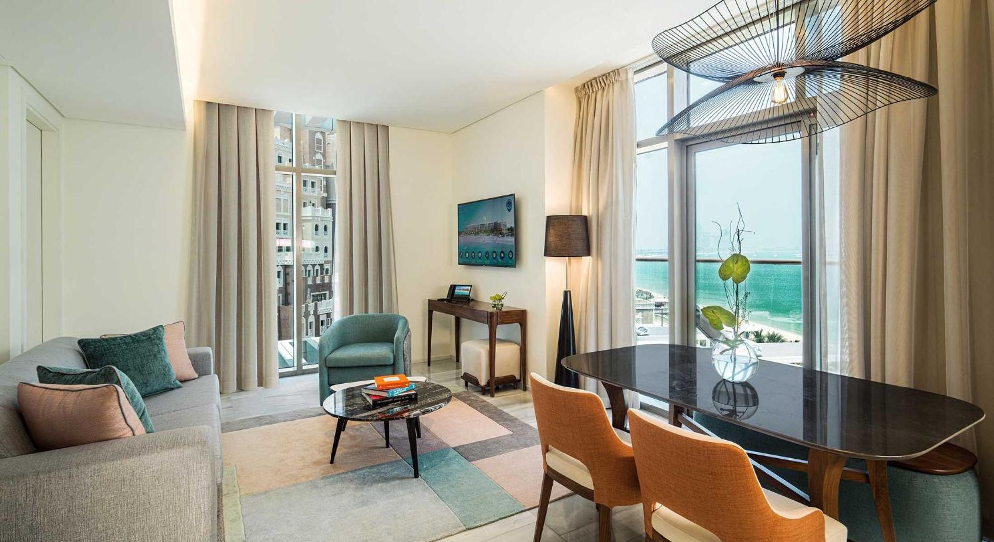 Th8 Palm Dubai Beach Resort, Vignette Collection By Ihg エクステリア 写真 A living room at the hotel