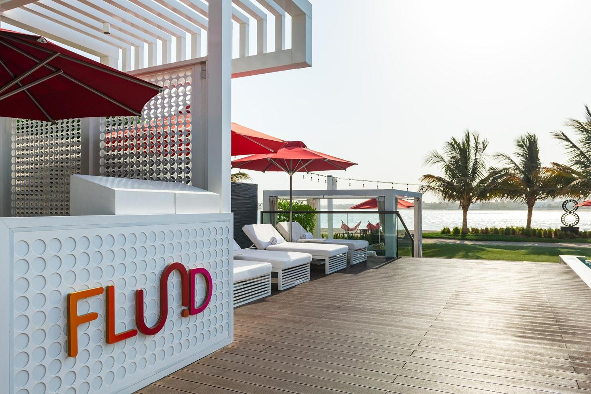 Th8 Palm Dubai Beach Resort, Vignette Collection By Ihg エクステリア 写真 The pool at the hotel
