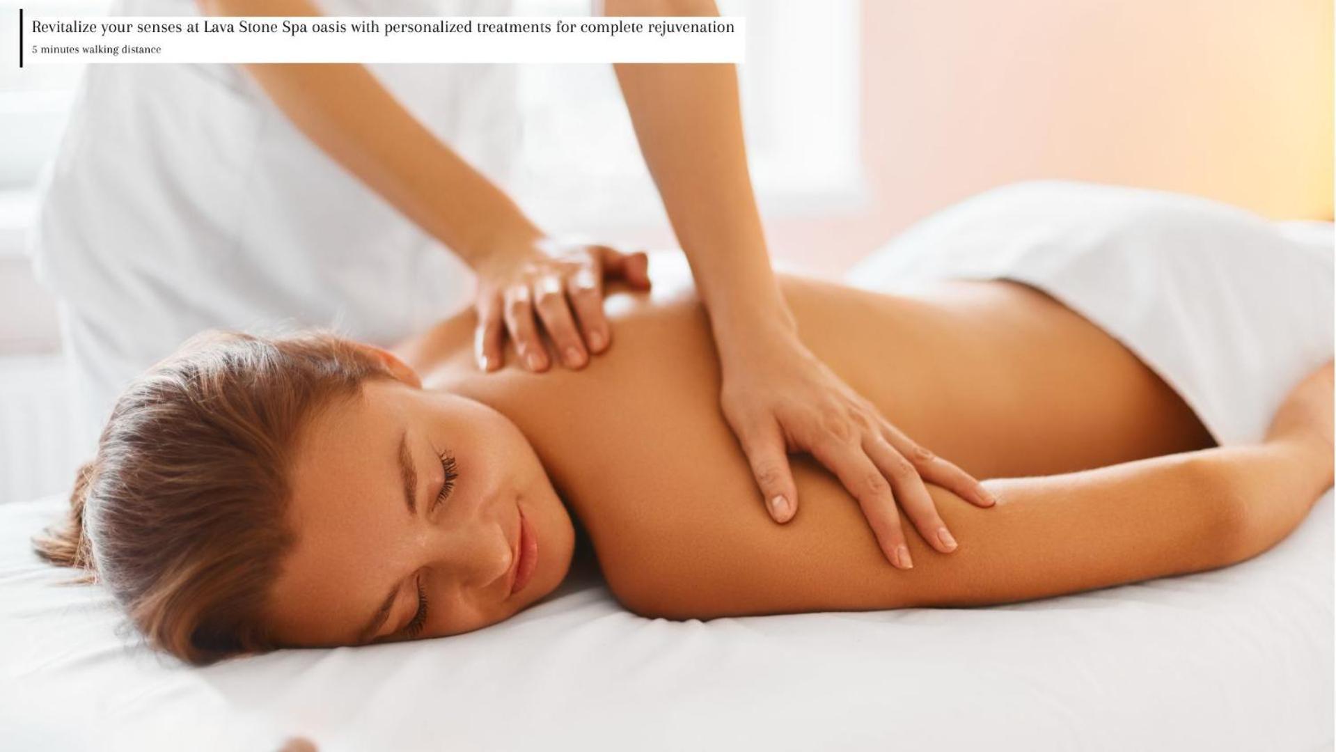 Th8 Palm Dubai Beach Resort, Vignette Collection By Ihg エクステリア 写真 A woman receiving a massage