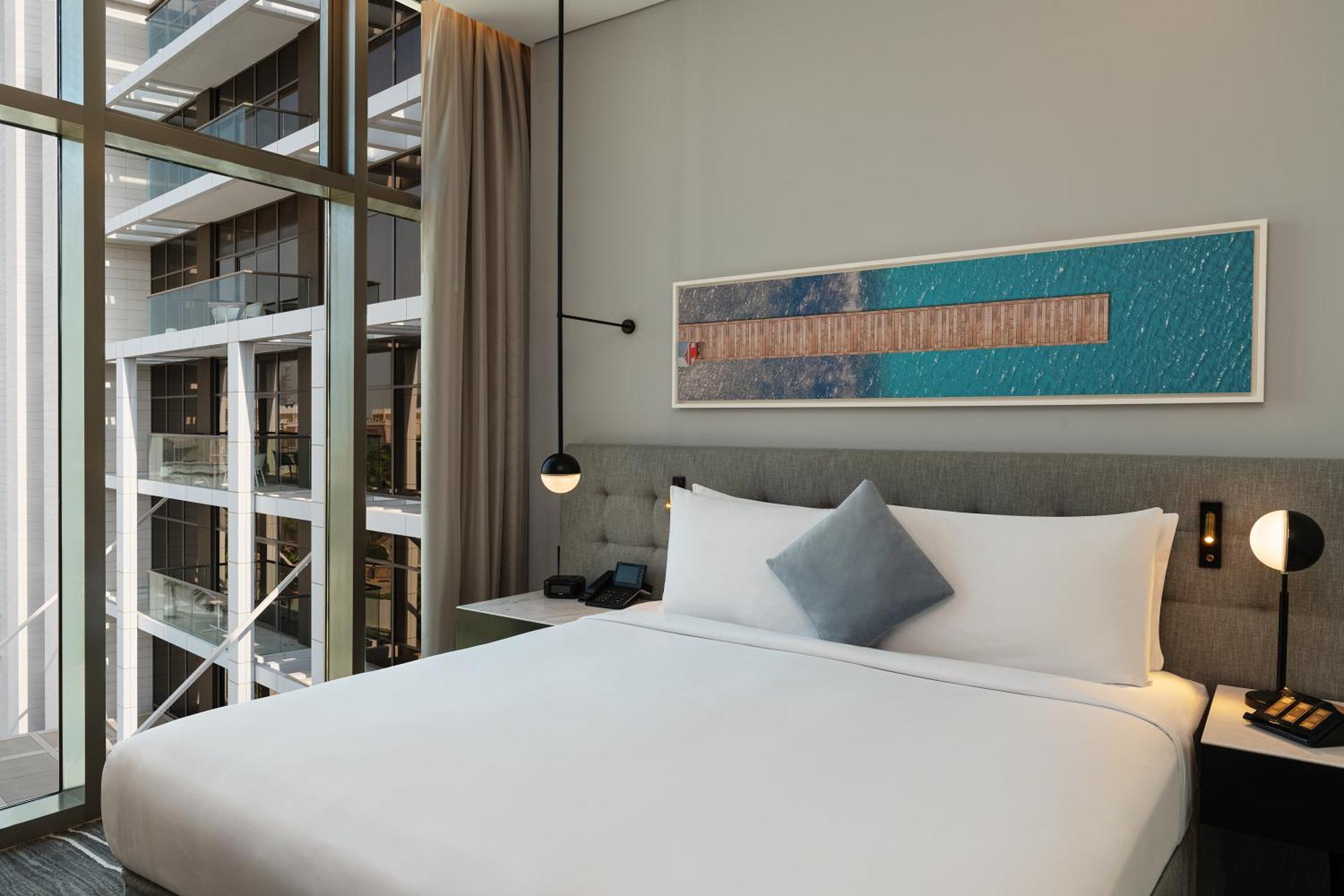 Th8 Palm Dubai Beach Resort, Vignette Collection By Ihg エクステリア 写真 A room at the hotel